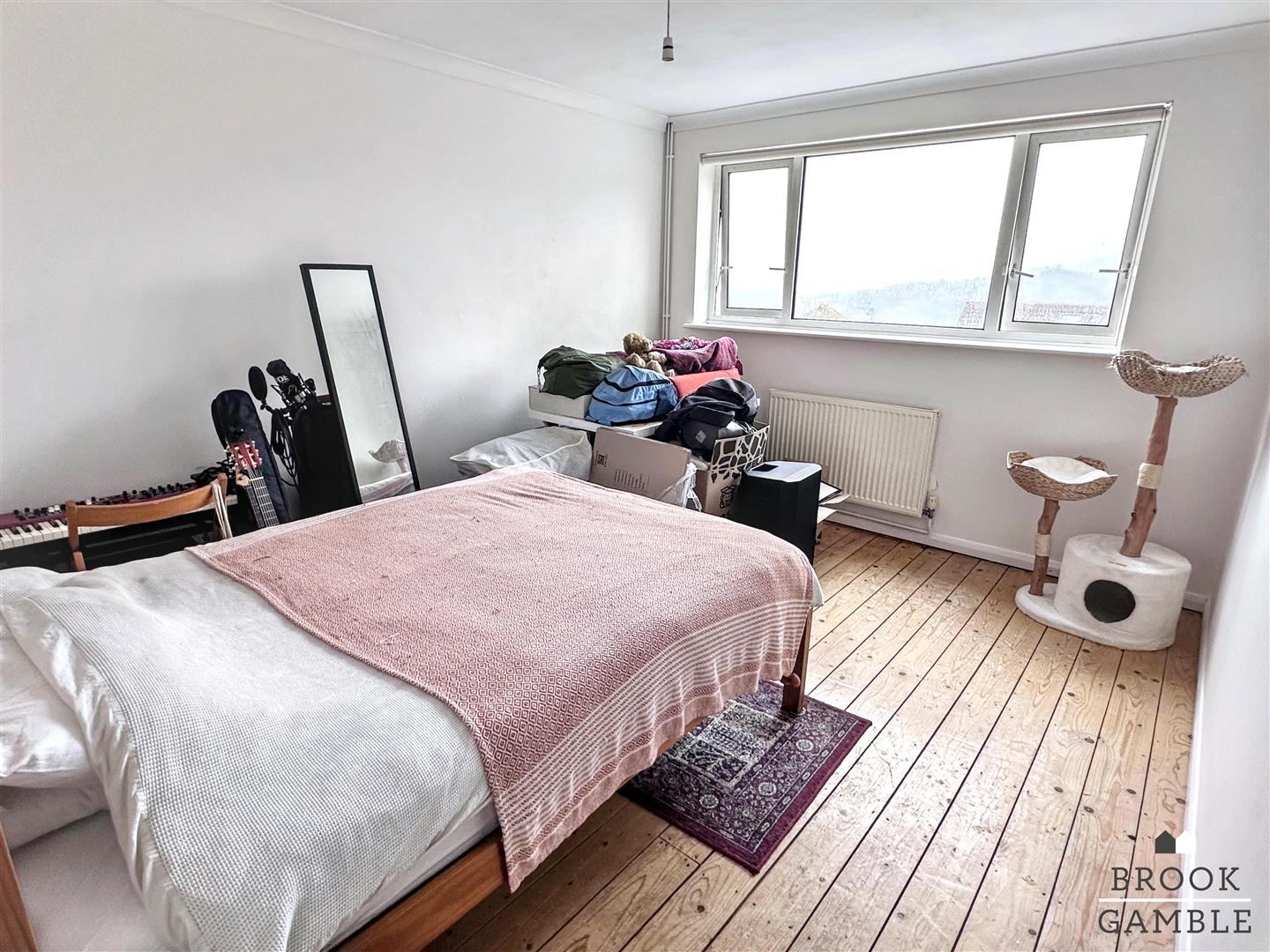 3 Bedroom House - Detached. Peppercombe Road in Eastbourne, 11